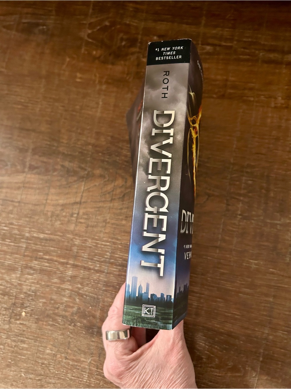 Divergent by Veronica Roth - Paperback Book - Picture 3 of 4